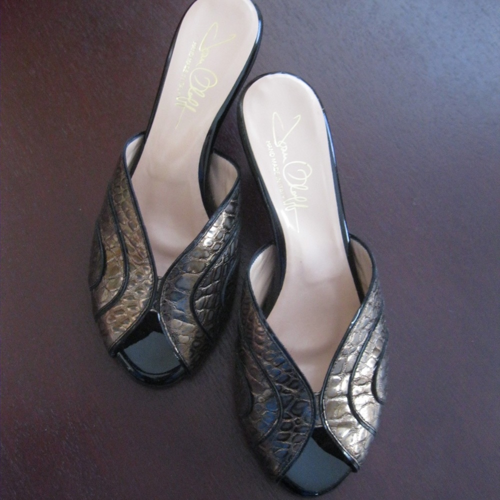 Joan Oloff "snakeskin" shoe, metallic/blk, Sz 7.5